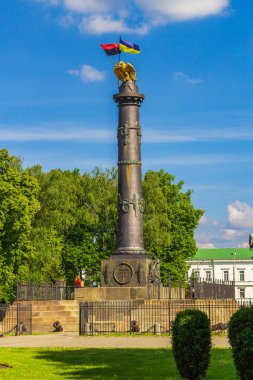 Poltava, Ukrayna - 15 Mayıs 2018: Corpus Bahçe central park Poltava, Zafer Anıtı çevresinde 19. yüzyılın ilk yarısında koydu olduğunu