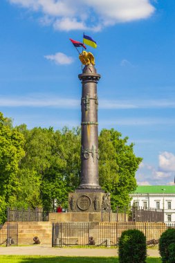 Poltava, Ukrayna - 15 Mayıs 2018: Corpus Bahçe central park Poltava, Zafer Anıtı çevresinde 19. yüzyılın ilk yarısında koydu olduğunu
