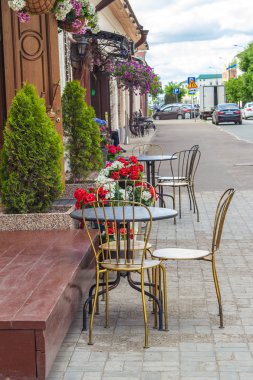 Kazan, Rusya - 16 Haziran 2018: Boş yaz sokak Cafe