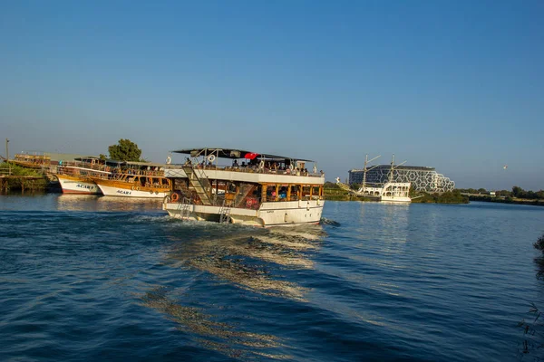 Side Turcja Sierpnia 2017 Statków Turystycznych Rzece Manavgat Bocznej Turcji — Zdjęcie stockowe