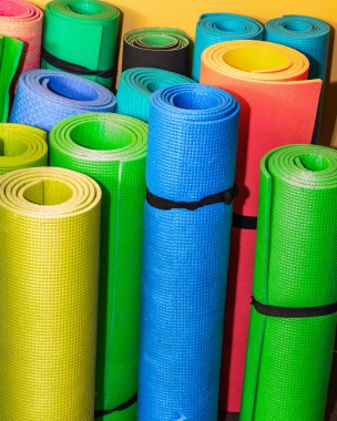 Spor arka plan. Renkli spor kilim haddelenmiş.