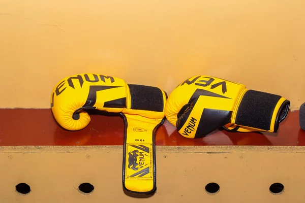 Poltawa Ukraine Dezember 2018 Boxen Gelbe Handschuhe Sportgeräte Boxstudio — Stockfoto