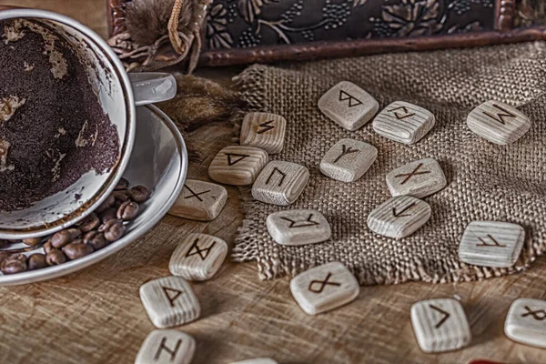 Concept Isotérique Divination Prédiction Runes Marc Café Dans Une Tasse — Photo