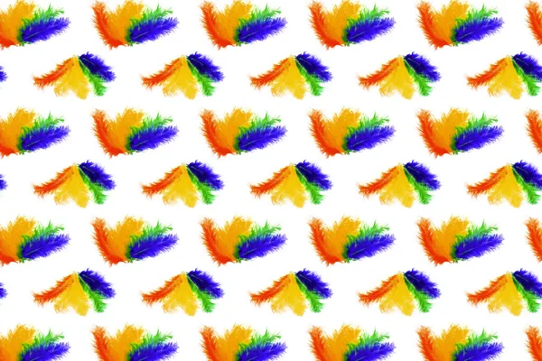 Modello Senza Cuciture Foderato Penne Uccello Color Arcobaleno Uno Sfondo — Foto Stock
