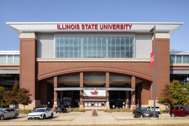Normal, IL, ABD - 11 Eylül 2025: Hancock Stadyumu NCAA Missouri Vadisi Futbol Konferansı 'nda mücadele eden Illinois State University Redbirds futbol takımına ev sahipliği yapmaktadır..