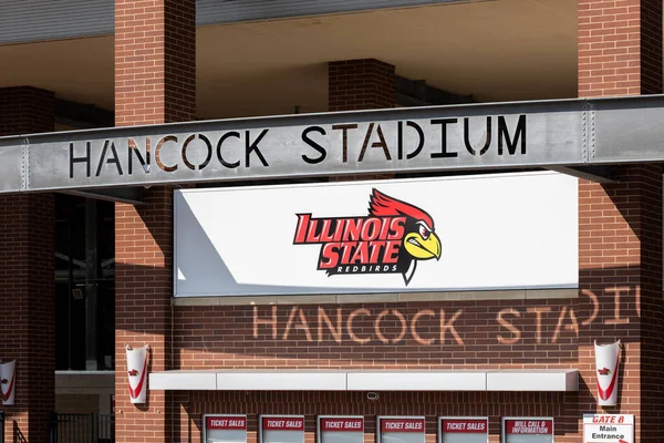 Normal, IL, ABD - 11 Eylül 2025: Hancock Stadyumu NCAA Missouri Vadisi Futbol Konferansı 'nda mücadele eden Illinois State University Redbirds futbol takımına ev sahipliği yapmaktadır..