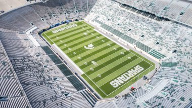 Doğu Lansing, MI, ABD - 29 Ağustos 2025: NCAA Büyük On Konferansı 'nda mücadele eden Spartan Stadyumu' nun Michigan Eyalet Üniversitesi 'ndeki hava manzarası.