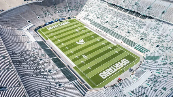 Doğu Lansing, MI, ABD - 29 Ağustos 2025: NCAA Büyük On Konferansı 'nda mücadele eden Spartan Stadyumu' nun Michigan Eyalet Üniversitesi 'ndeki hava manzarası.