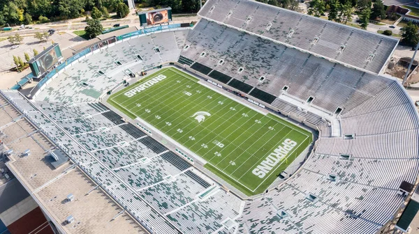 Doğu Lansing, MI, ABD - 29 Ağustos 2025: NCAA Büyük On Konferansı 'nda mücadele eden Spartan Stadyumu' nun Michigan Eyalet Üniversitesi 'ndeki hava manzarası.