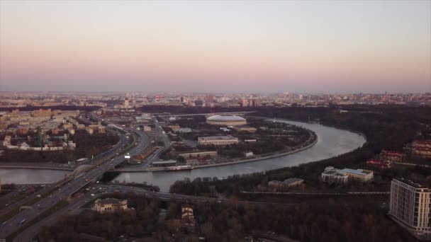 Panorama du paysage urbain de moscou la nuit — Video