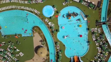 gün yaz en büyük su parkı yüzme havuzu panorama 4 k minsk Beyaz Rusya Hava