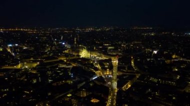 Milano şehir manzarasının gece vakti 4k zaman dilimi görüntüsü, İtalya