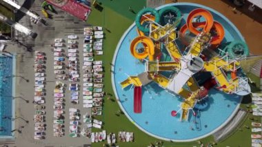 gün yaz en büyük su parkı yüzme havuzu panorama 4 k minsk Beyaz Rusya Hava