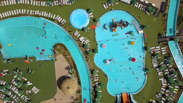 Zomer Dag Grootste Water Park Zwembad Luchtfoto Neer Panorama Minsk — Stockvideo