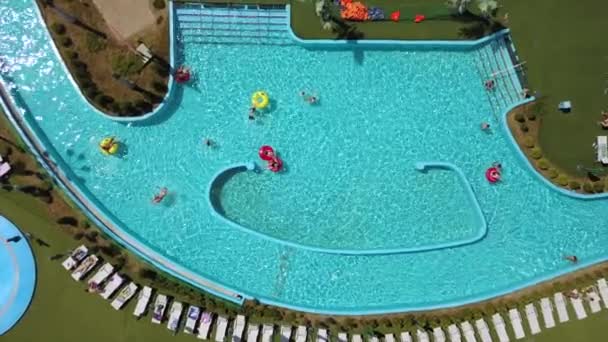 Zomer Dag Grootste Water Park Zwembad Luchtfoto Neer Panorama Minsk — Stockvideo