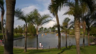 güneşli bir gün tatil zhuhai şehir ünlü jingshan Parkı panorama 4k Çin