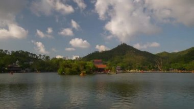 güneşli bir gün tatil zhuhai şehir ünlü jingshan Parkı panorama 4k Çin