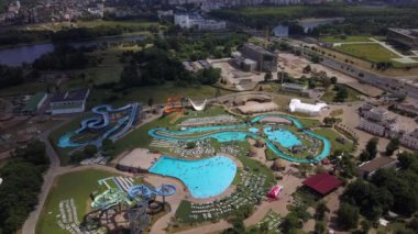 gün yaz en büyük su parkı yüzme havuzu panorama 4 k minsk Beyaz Rusya Hava