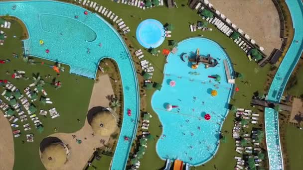 Zomer Dag Grootste Water Park Zwembad Luchtfoto Neer Panorama Minsk — Stockvideo