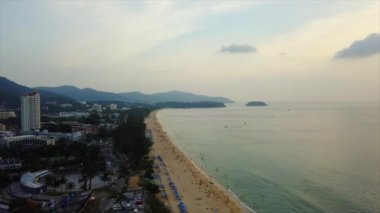 Phuket Adası Buda dağ günbatımı panorama 4k zaman atlamalı Tayland