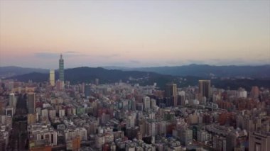 Gün zaman Taipei cityscape panorama. 4 k görüntüleri Çin