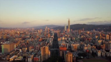 Gün zaman Taipei cityscape panorama. 4 k görüntüleri Çin