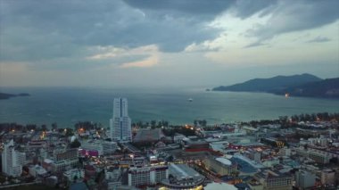 Phuket Adası Buda dağ günbatımı panorama 4k zaman atlamalı Tayland