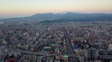 Gün zaman Taipei cityscape panorama. 4 k görüntüleri Çin