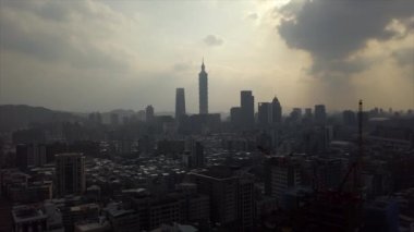 Zaman Taipei cityscape panorama akşam. 4 k görüntüleri Çin