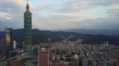 Gün zaman Taipei cityscape panorama. 4 k görüntüleri Çin