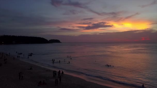 プーケット島の有名なリゾートのビーチのパノラマ写真 — ストック動画