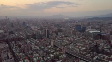 Gün zaman Taipei cityscape panorama. 4 k görüntüleri Çin