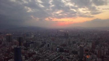 Gün zaman Taipei cityscape panorama. 4 k görüntüleri Çin