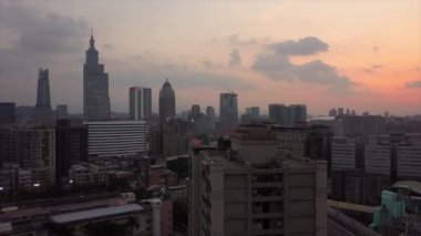 Gün zaman Taipei cityscape panorama. 4 k görüntüleri Çin