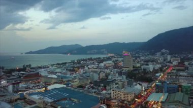 Phuket Adası Buda dağ günbatımı panorama 4k zaman atlamalı Tayland