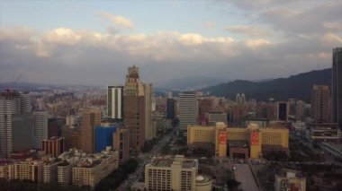 Gün zaman Taipei cityscape panorama. 4 k görüntüleri Çin