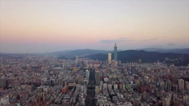 Gün zaman Taipei cityscape panorama. 4 k görüntüleri Çin