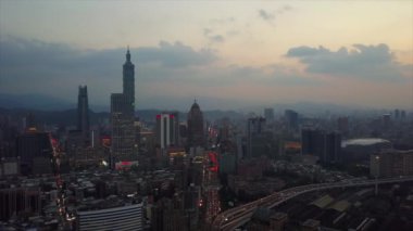 Gün zaman Taipei cityscape panorama. 4 k görüntüleri Çin