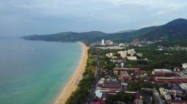 Phuket Adası Buda dağ günbatımı panorama 4k zaman atlamalı Tayland