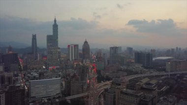Gün zaman Taipei cityscape panorama. 4 k görüntüleri Çin