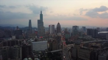 Gün zaman Taipei cityscape panorama. 4 k görüntüleri Çin