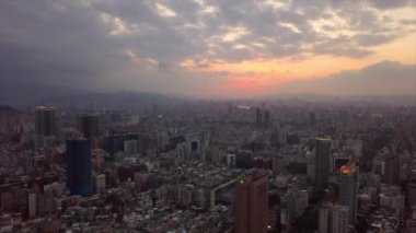Zaman Taipei cityscape panorama akşam. 4 k görüntüleri Çin