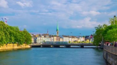 Zürih City Caddesi, gün batımında.