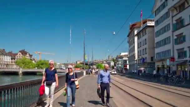 Zurich calle de la ciudad al atardecer — Vídeos de Stock
