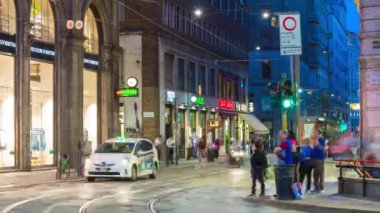 yaz gün milan şehir trafik sokak panorama 4 k zaman sukut İtalya