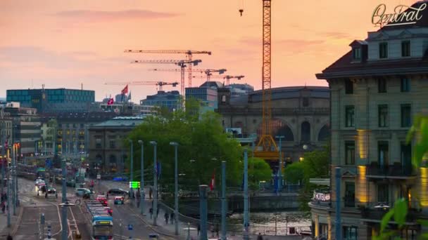 Zurich calle de la ciudad al atardecer — Vídeos de Stock