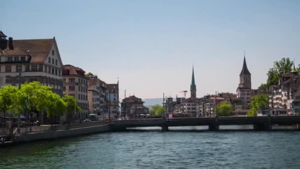 Zurich calle de la ciudad al atardecer — Vídeo de stock