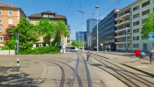 Zurich calle de la ciudad al atardecer — Vídeos de Stock