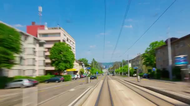 Zurich calle de la ciudad al atardecer — Vídeo de stock