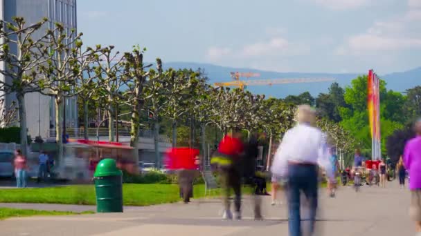 Filmagem Pessoas Andando Nas Ruas Genebra Suíça — Vídeo de Stock